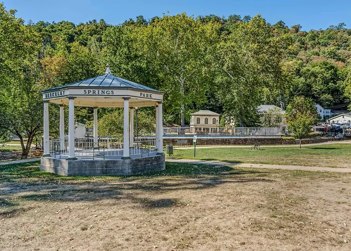 A Humble Abode -- - Pet Friendly - Fire Pit - Deck - Grill - Wood Stove - Games - Wifi - 6 Acres