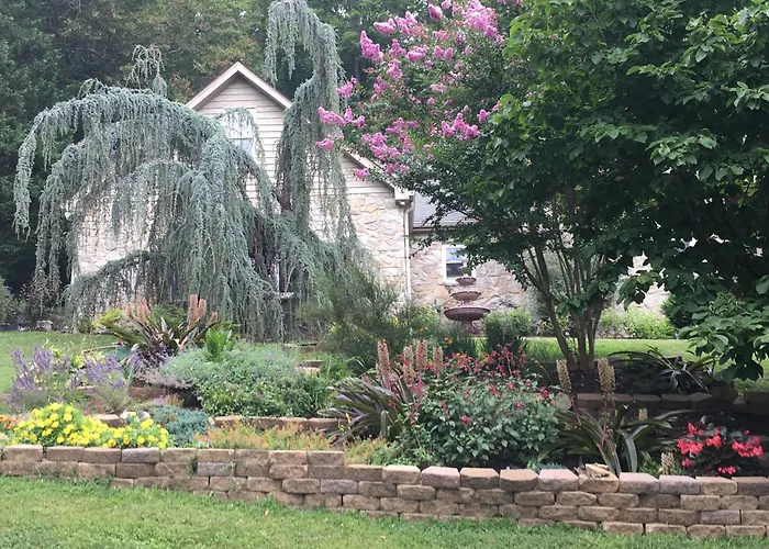 Stone Leaf Farm Private Nature Retreat With Pool, Waterfalls, Orchards & Gardens