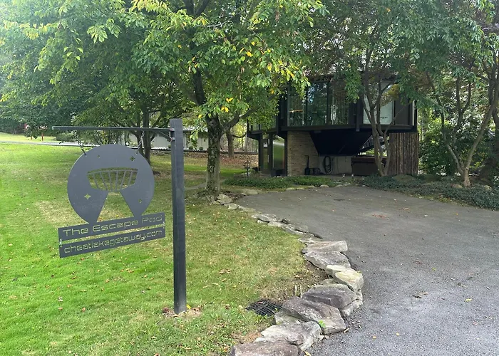 The Escape Pod Cheat Lake, Morgantown, Hot Tub, 2Bed, 2Bath