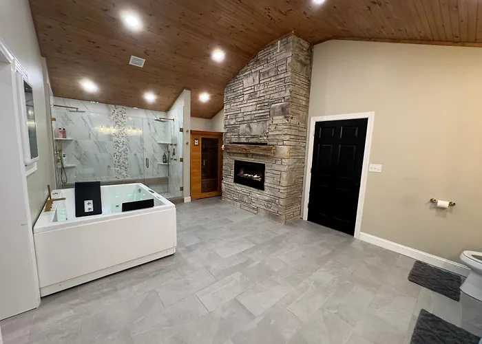 Charming 4-Br Modern Farmhouse
