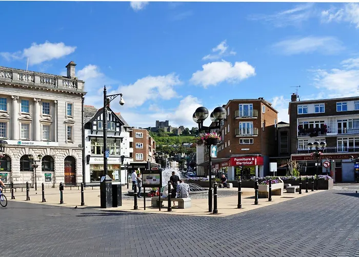Primrose House, 3-Bed, Sleeps 8, Ev And Parking