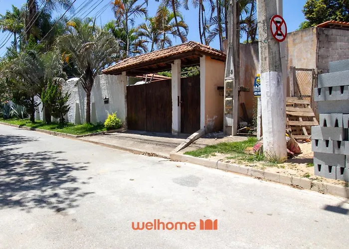 Sitio em Aracariguama com Piscina e Churrasqueira