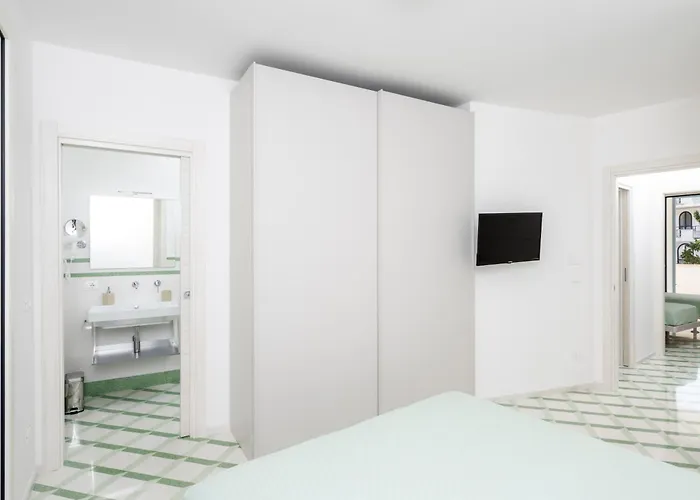Perle Marine Suite Apartments