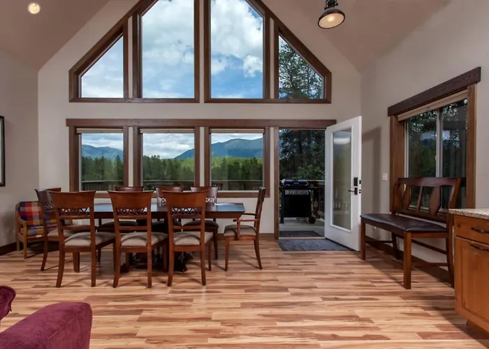 Family-Friendly Cabin Rental With Mountain Vistas Near West Glacier, Montana