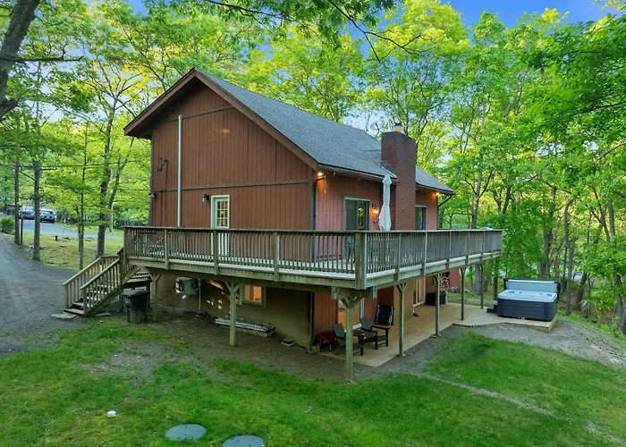 Lakefront, Hot Tub, Beach, Free Boats, Pets Ok