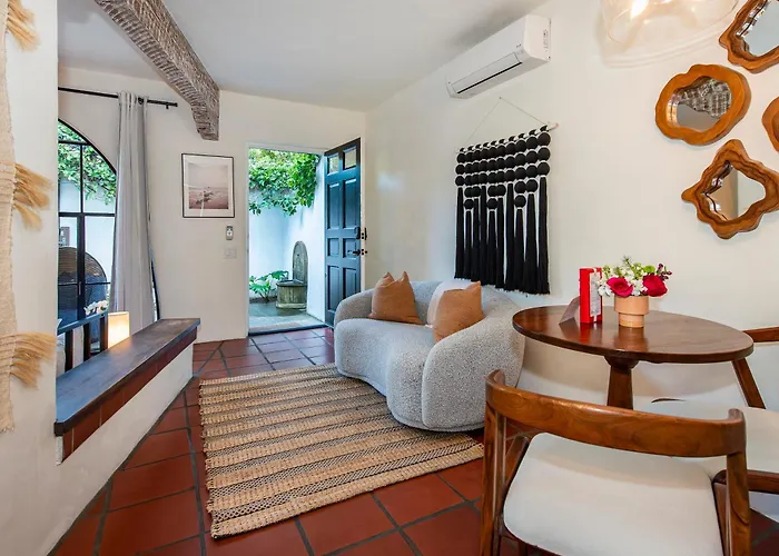 Casa Blanca Suite B2 - Sunlit Montecito Studio Retreat With Patio