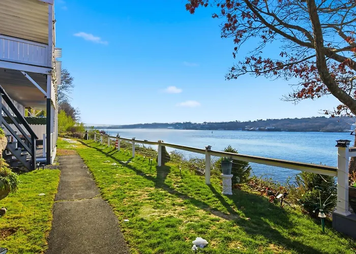 Riverside Retreat-Waterfront Guest Suite