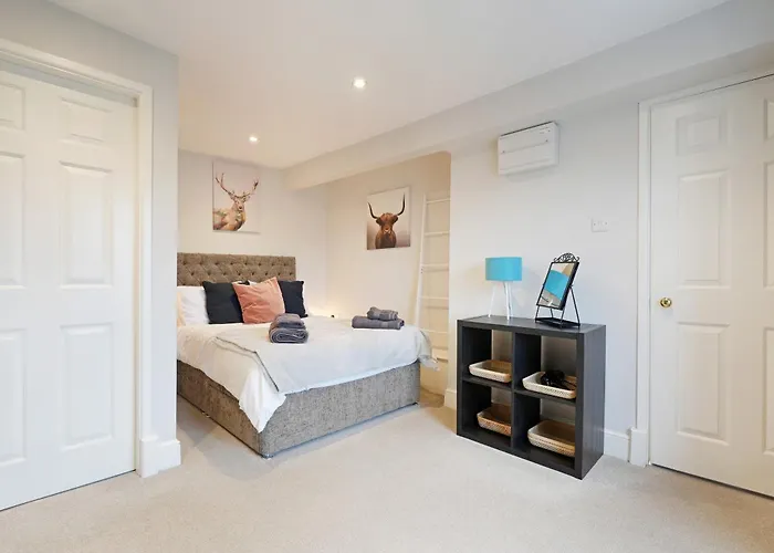 Stylish Bakewell Apartment -Walk To Cafes And River