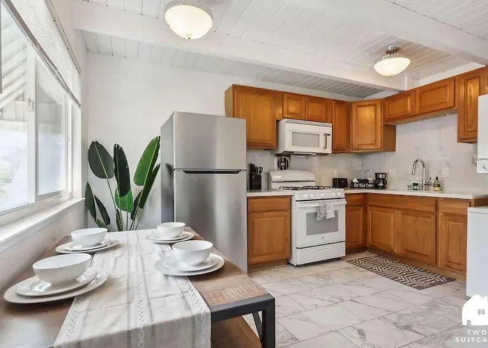 Uc Proximity - Cozy City Stay - Free Parking Spot