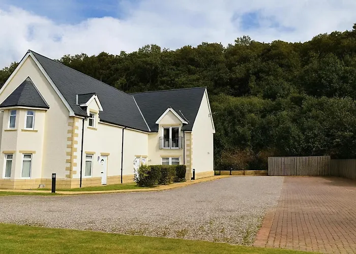 Conaglen, Glenloch View, Fort William 2-Bedroom Loch Side Flat