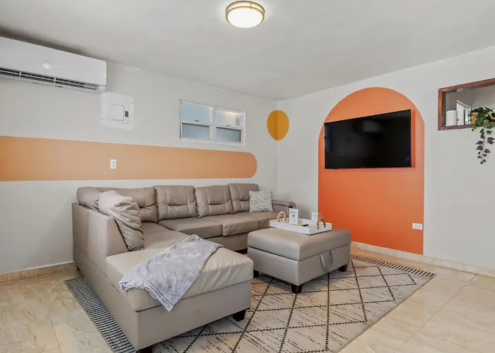 Comfortable Home For 6 Near Airport & Beaches