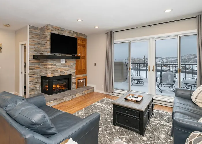 Great Location! Downtown Wp With Hot Tub! Sleeps 6!