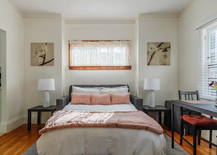 4 - Berkeley Private Apartment With Parking & Laundry