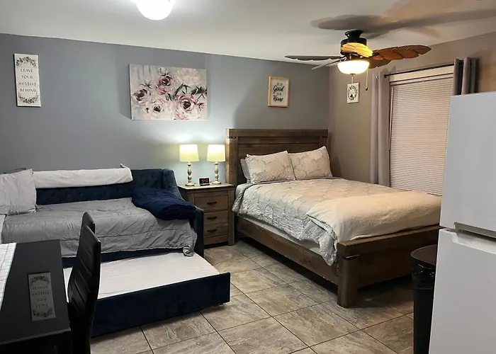 Just Like Being At Home- Newly Renovated Unit