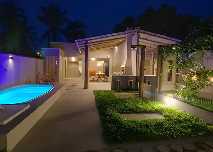 Casa com piscina privativa, 4 minutos da praia