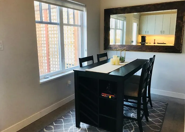 Getaway Carriage House - Great Location! Private!