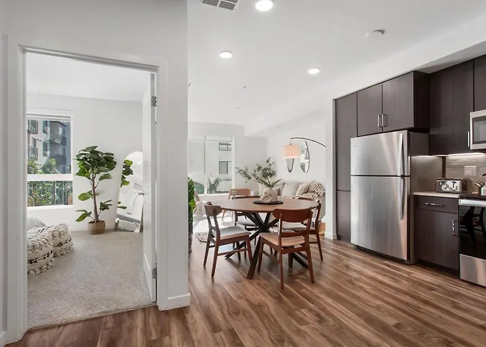 Luxury 1Bdr Centrally Located In Hollywood