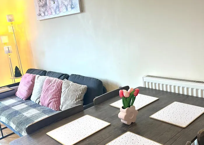Cosy Two Bedrooms Flat Suitable For A Short Trip