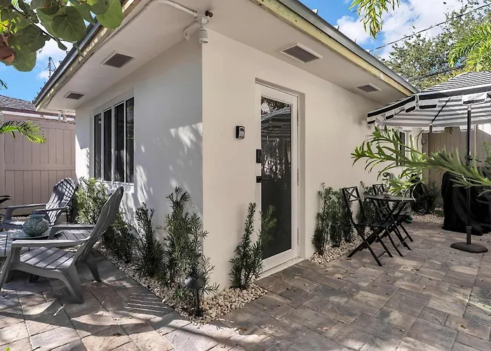 Charming Studio W Pool One Mile To Beach Pets Welcome
