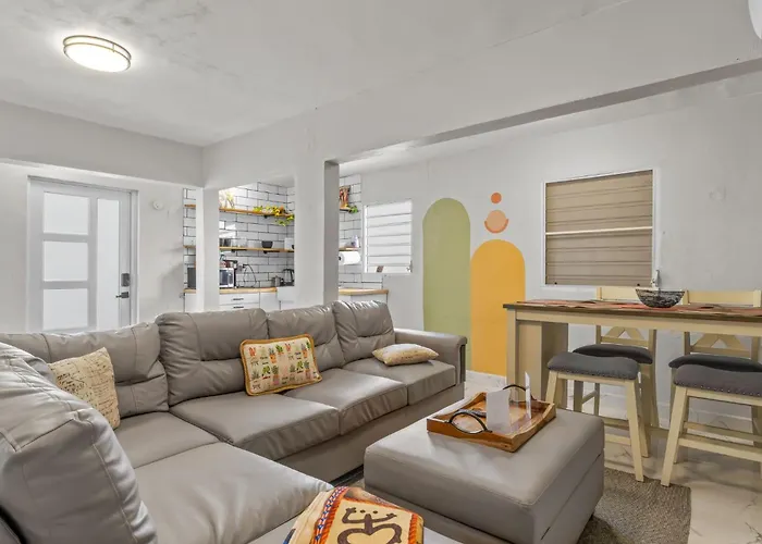 Cozy 4 Guest Apt With Air Conditioning, Free Parking & Wi-Fi