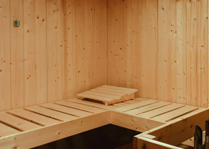 La Reverie : Sauna Prive Jacuzzi Et Table Massage