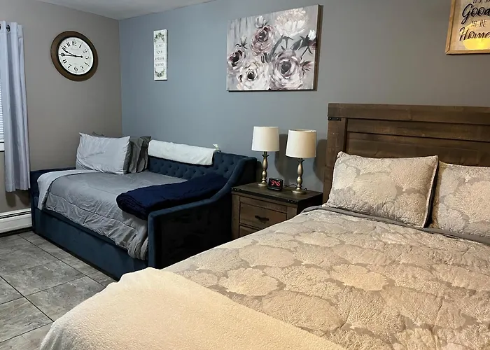 Just Like Being At Home- Newly Renovated Unit