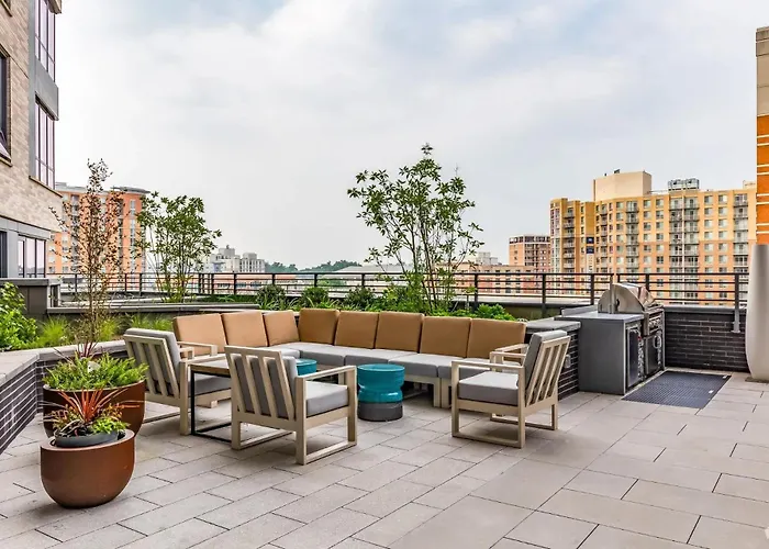Penthouse Retreat With Rooftop Pool Explore Silver Spring & Washington Dc