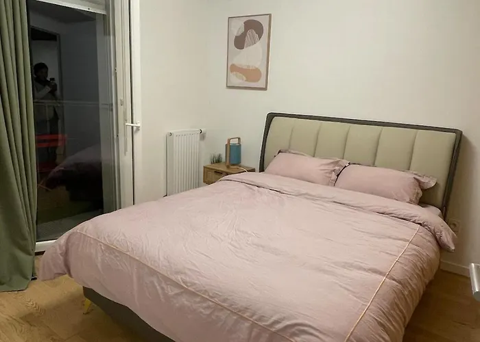 Ins Apartment - 2 Bedrooms - Metro Parking Prive