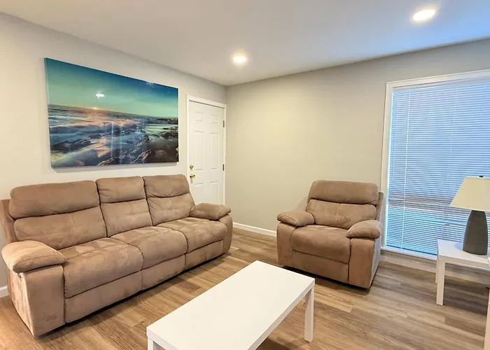 Bay Tree Lovely One Bedroom Condo
