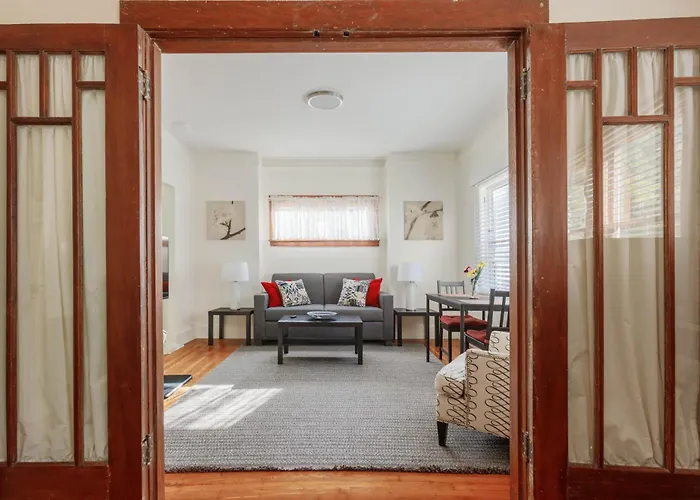 4 - Berkeley Private Apartment With Parking & Laundry