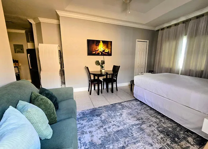 Cozy Green Apartment