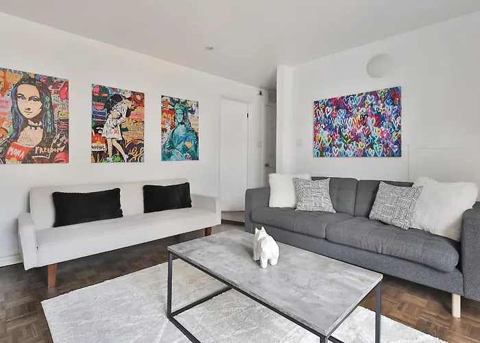 250 Meters To Metro Berri Uqam - Spacious Fully Equipped Apartments - 1 Free Parking Per Unit - In-Unit Washer & Dryer - Fully Stocked Kitchen - Workspace Provided - Fast Wifi - 5 Minute Walk To The Famous St Catherine & St Denis Street