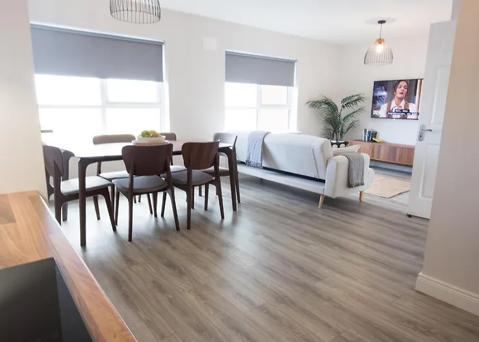 Luxury 2-Bedroom Apartment Overlooking The Beach