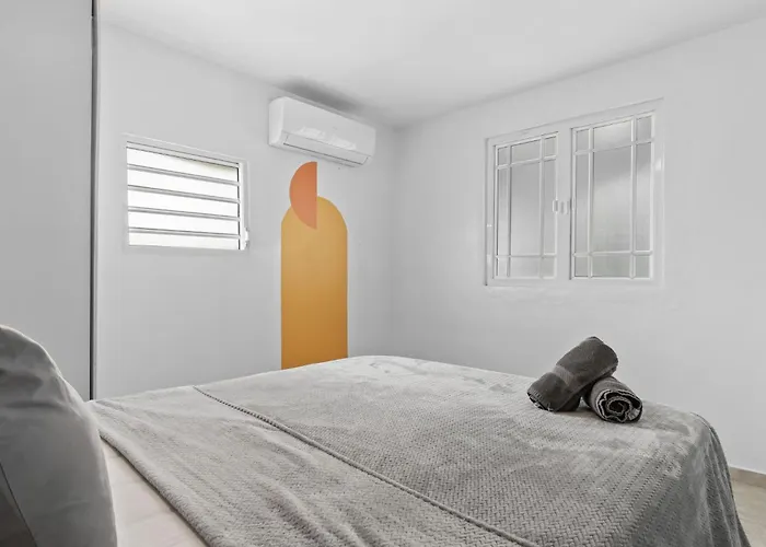 Comfortable Home For 6 Near Airport & Beaches