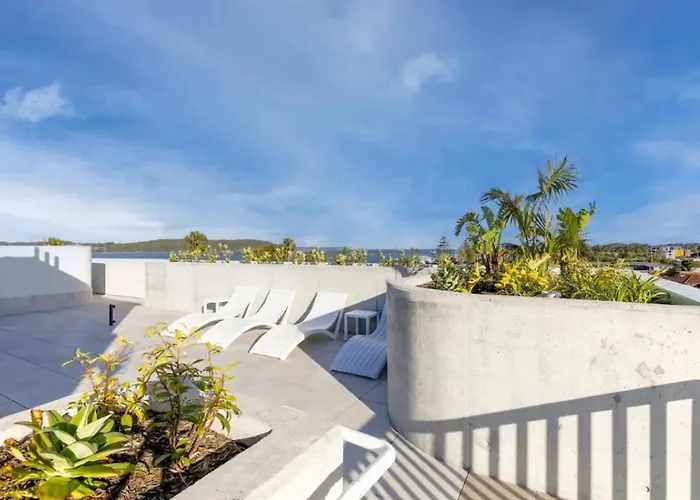 Elegant 2-Bed Apartment With Incredible Bay Views