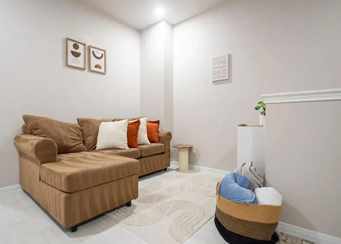 3Br Townhouse Near Lake Conroe, Nurse & Corp Extended Stays Welcome!