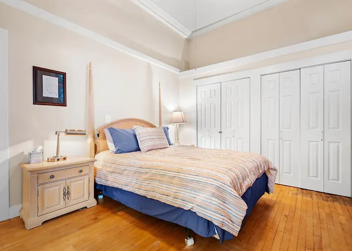 Bright Historic Apartment | 2 Blocks To Downtown