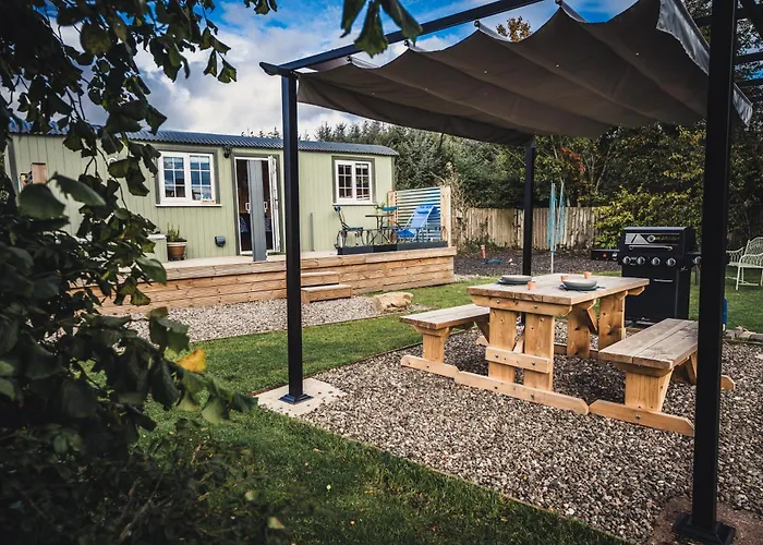 The Swift, Shepherds Hut At Bee Happy Breaks Scotland