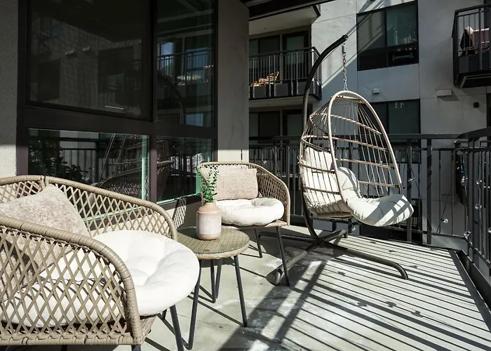 Luxury 1Bdr Centrally Located In Hollywood