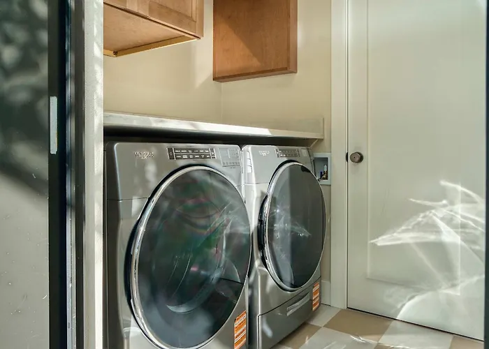 Charming Studio W Pool One Mile To Beach Pets Welcome