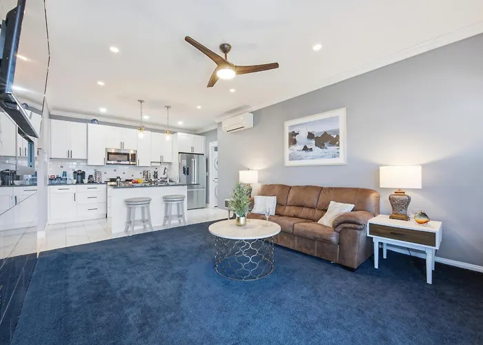 Riverside Retreat-Waterfront Guest Suite