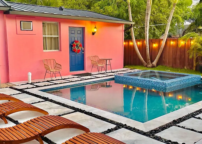 Salthaus West Palm Beach - New Saltwater Pool & Spa!