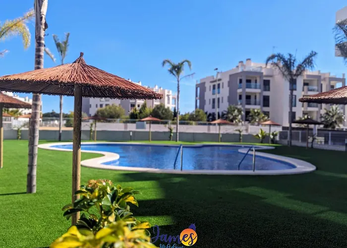 Modern 2 Bed Apt With Com Pool Vm52