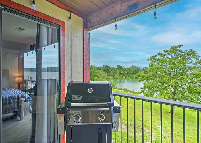 Waterfront Pool! Near Sdc - Step-Free Access!