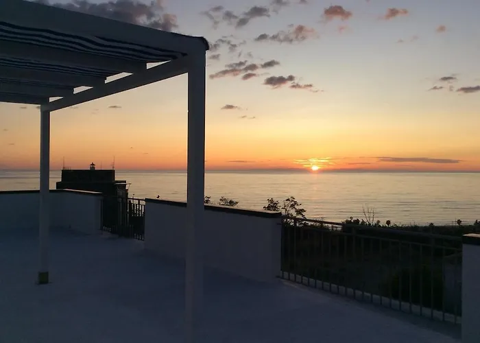 Una Terrazza Sul Mare The Lighthouse