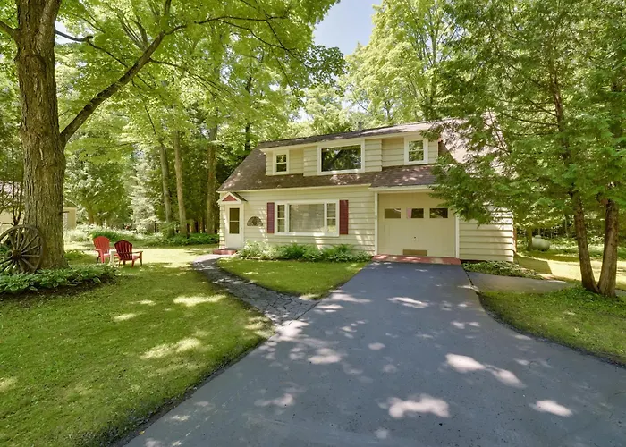 'The Carriage House:' Walk To Peninsula State Park