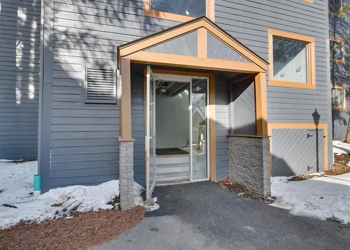 Ski-In Ski-Out Wintergreen Condo W/ Balcony