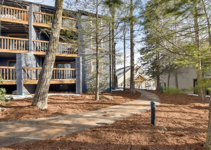 Ski-In Ski-Out Wintergreen Condo W/ Balcony