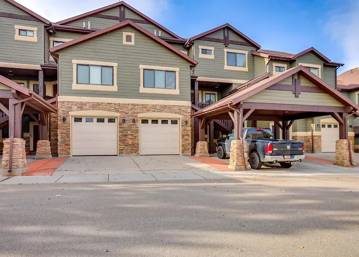 High-End Huntsville Condo W/ Private Hot Tub!