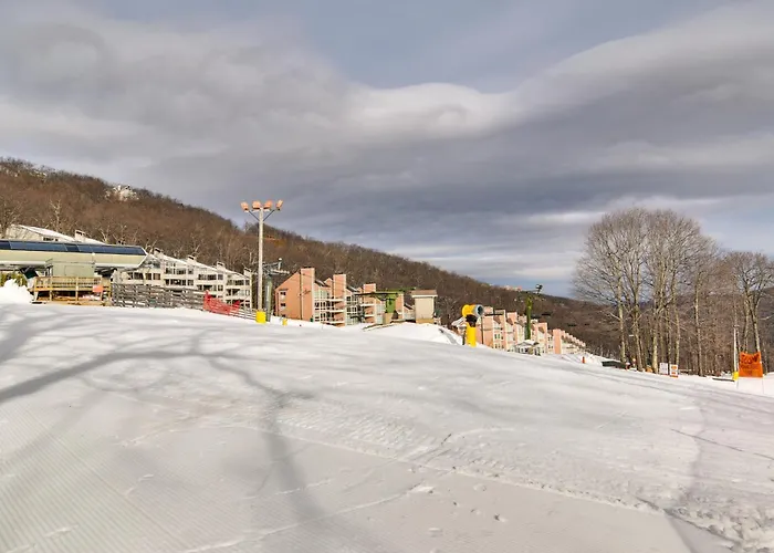 Ski-In Ski-Out Wintergreen Condo W/ Balcony